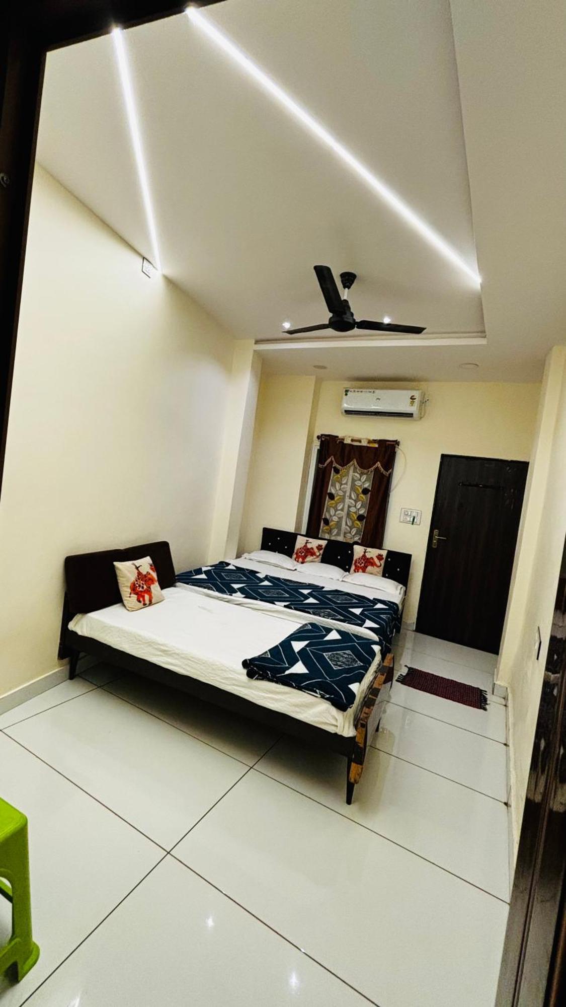 Hotel Shreenidhi Comfort Stay Ujjain Exterior photo